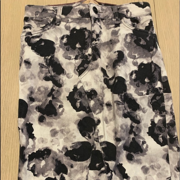 Sanctuary Dresses & Skirts - Sanctuary black and white denim skirt